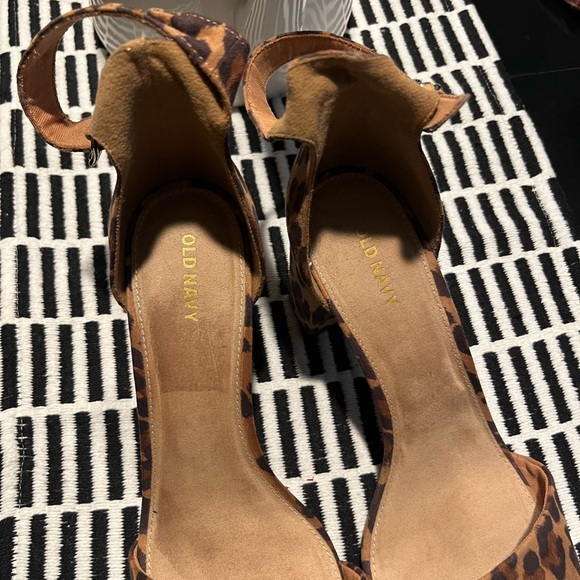 Old Navy Leopard heels - smoke free home worn once - Picture 3 of 4